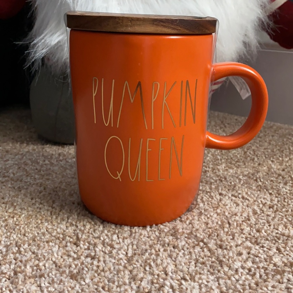 Brand New Rae Dunn Pumpkin Queen